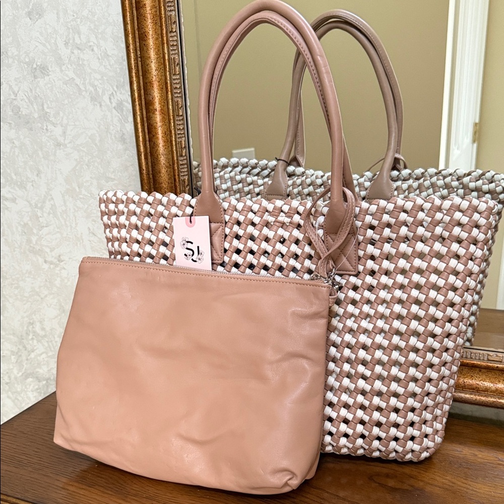 Sincerely Jules Brown and White Woven Tote with large bag.